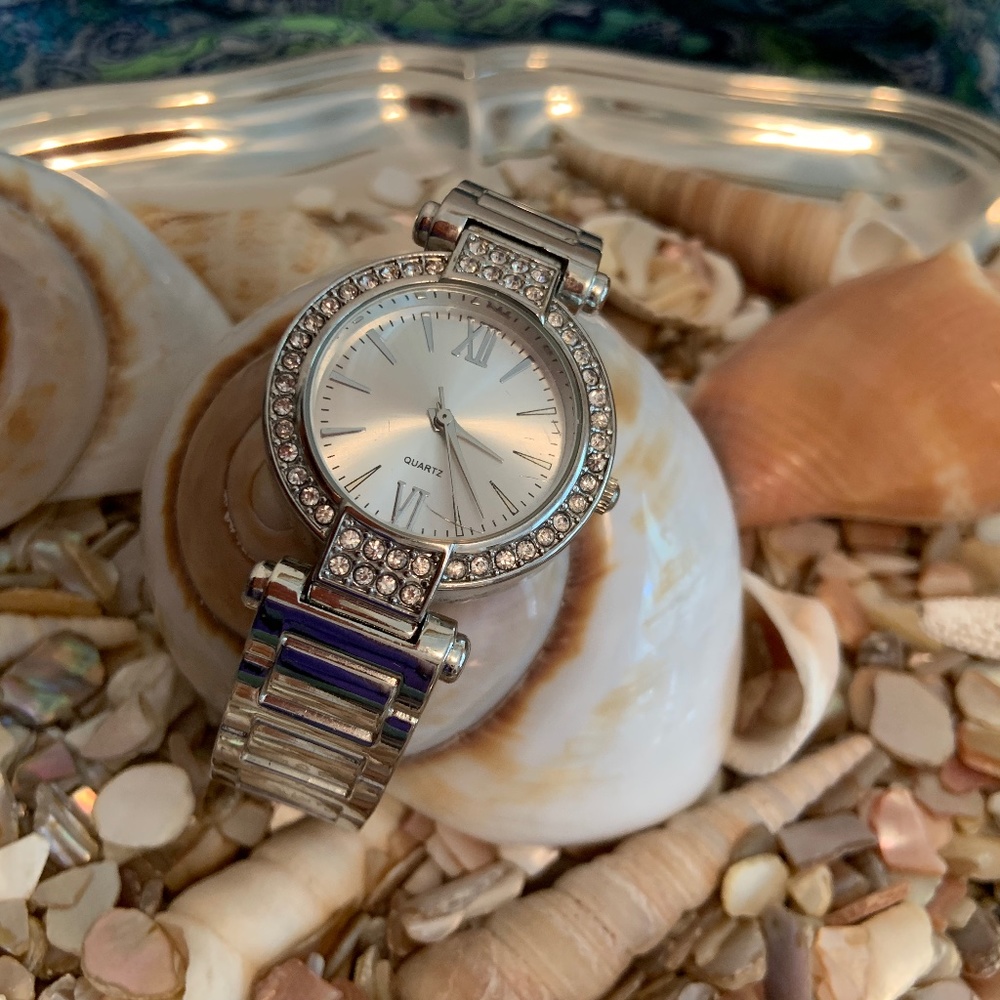 Ladies quartz bracelet watch